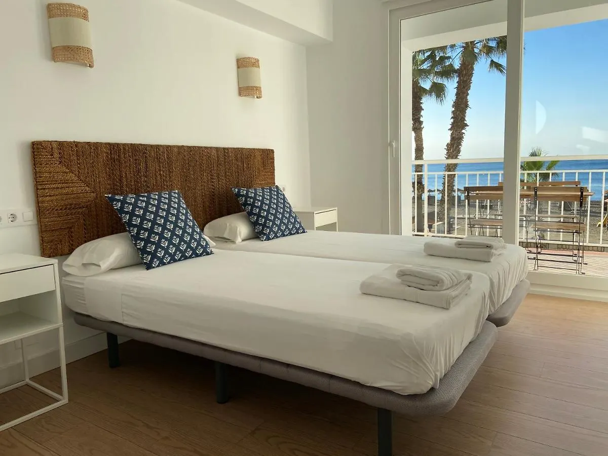 Malagueta Beach Front Mediterranean Apartment مالقة