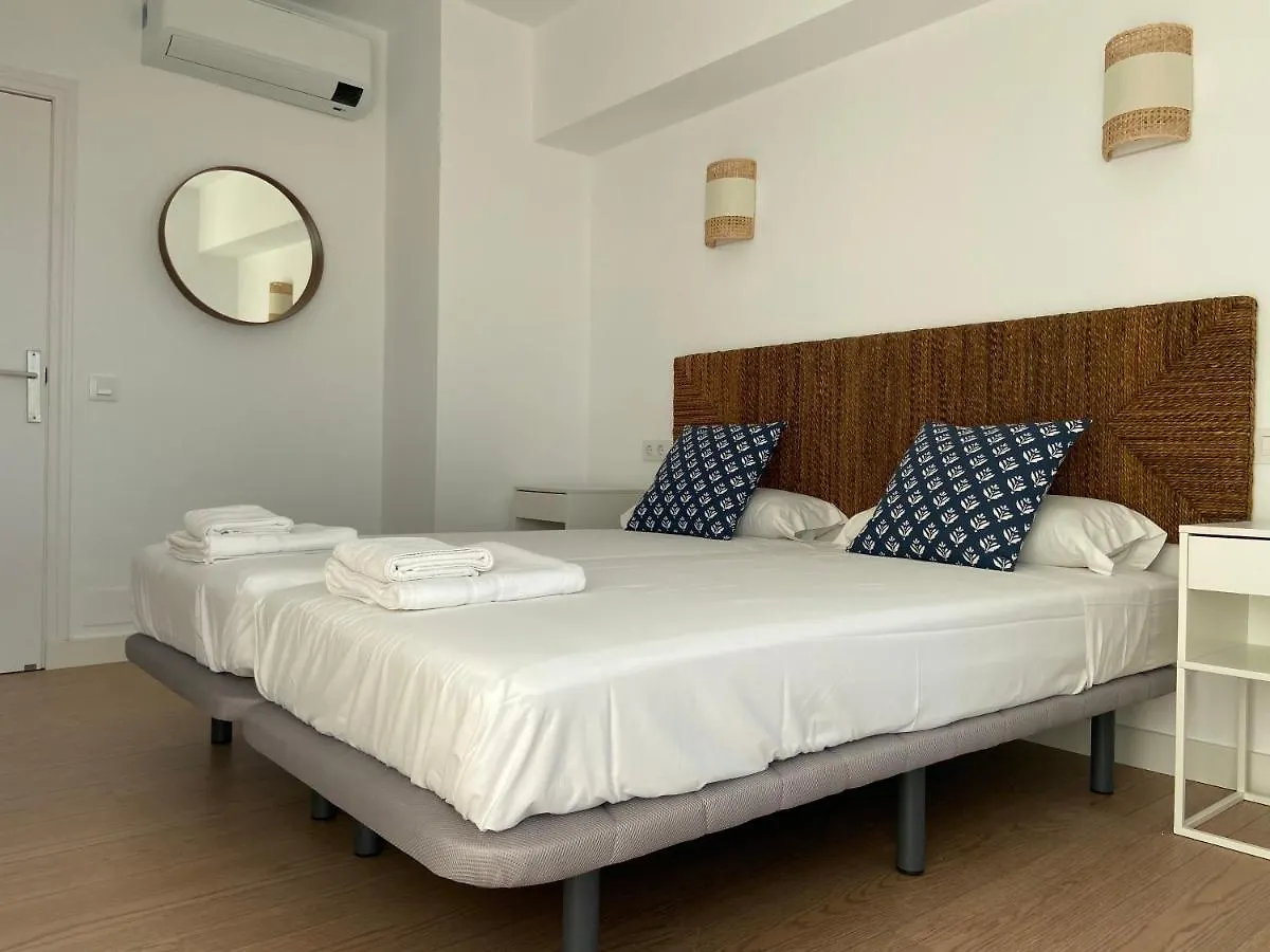 Malagueta Beach Front Mediterranean Apartment مالقة